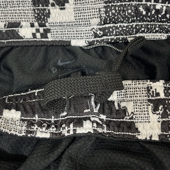 Nike Boys Athletic Shorts - Picture 7 of 8